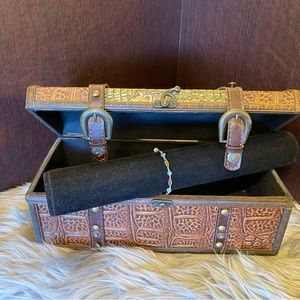 Dainty Blue Eyed Bracelet